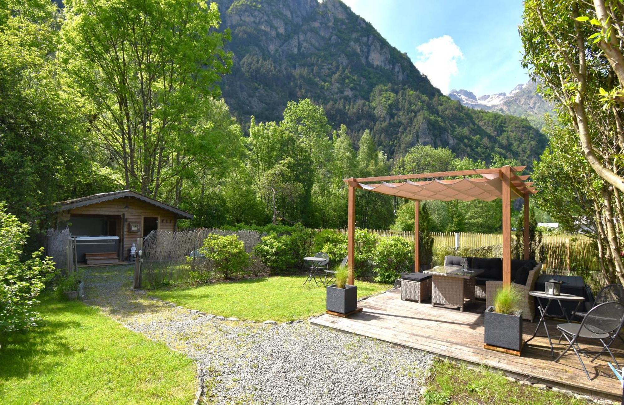 La Cle Des Bois Bed & Breakfast Le Bourg-d'Oisans Exterior photo